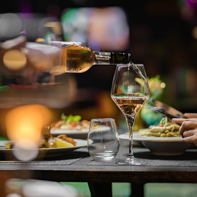 Service du vin au restaurant